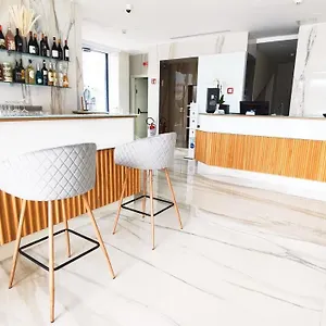 https://catania-sea-palace-hotel.taorminaitalyhotels.com